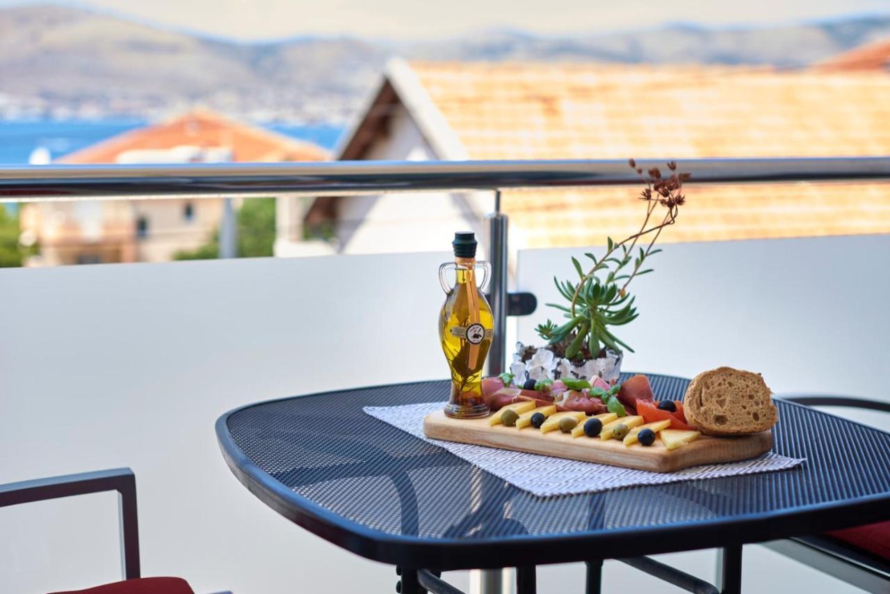 Apartments Marija Трогир Екстериор снимка