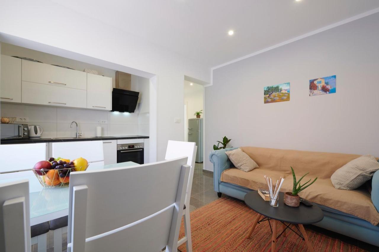 Apartments Marija Трогир Екстериор снимка