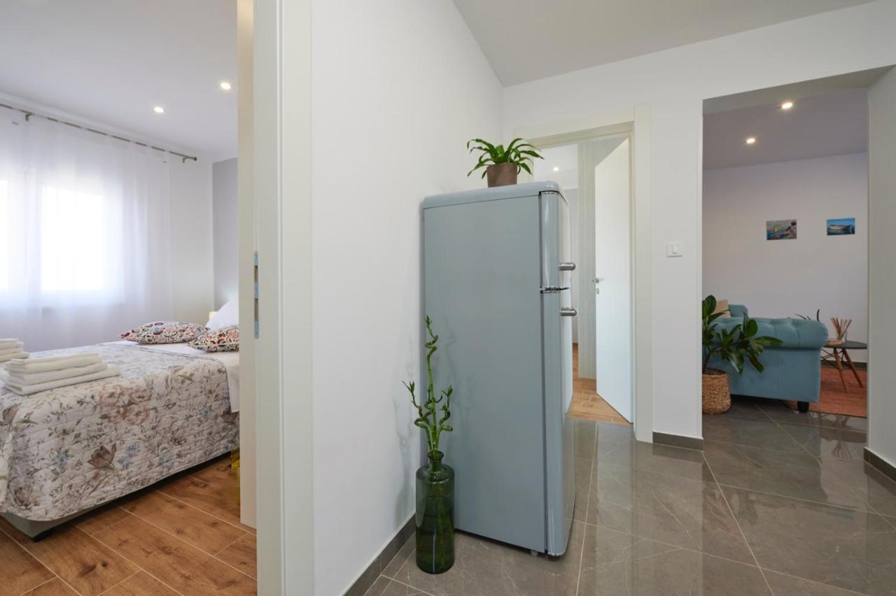 Apartments Marija Трогир Екстериор снимка